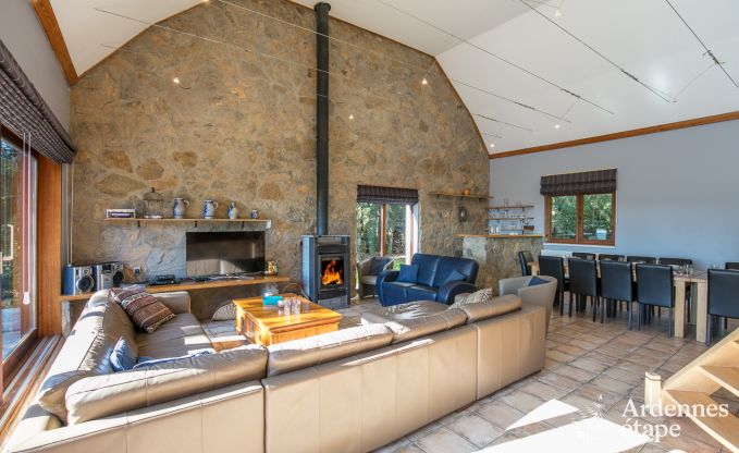 Ruime chalet voor groepen in Beauraing, Ardennen