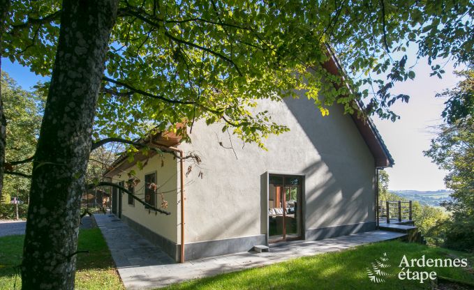 Ruime chalet voor groepen in Beauraing, Ardennen