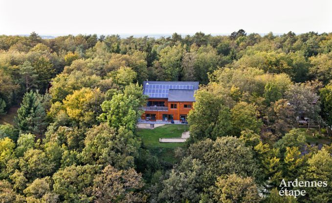 Ruime chalet voor groepen in Beauraing, Ardennen