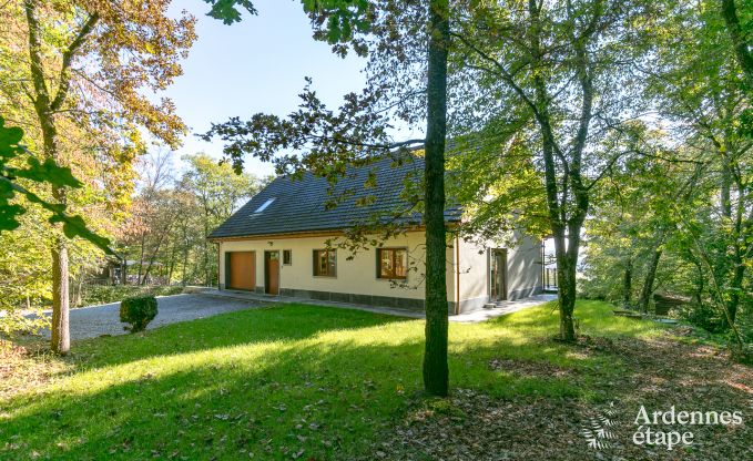 Ruime chalet voor groepen in Beauraing, Ardennen