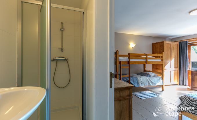 Ruime chalet voor groepen in Beauraing, Ardennen