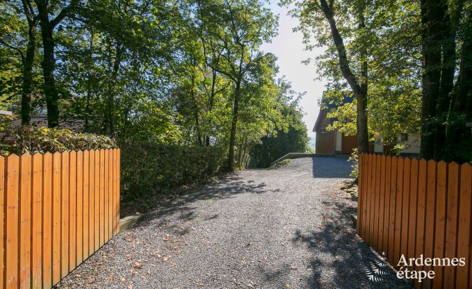 Ruime chalet voor groepen in Beauraing, Ardennen
