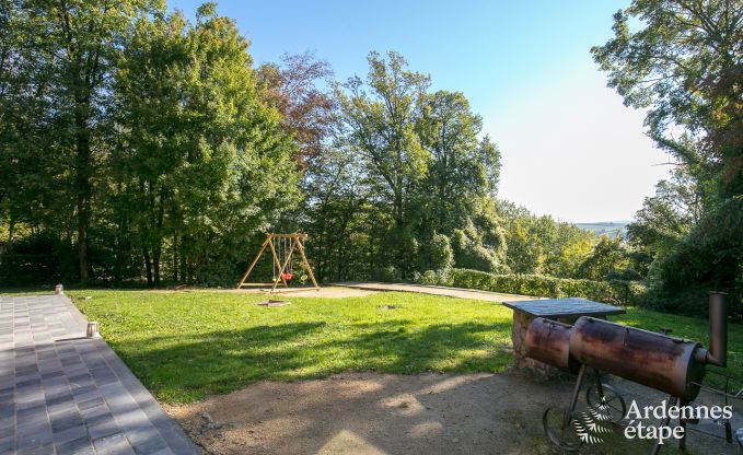 Ruime chalet voor groepen in Beauraing, Ardennen