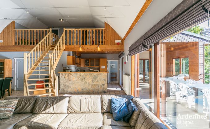 Ruime chalet voor groepen in Beauraing, Ardennen