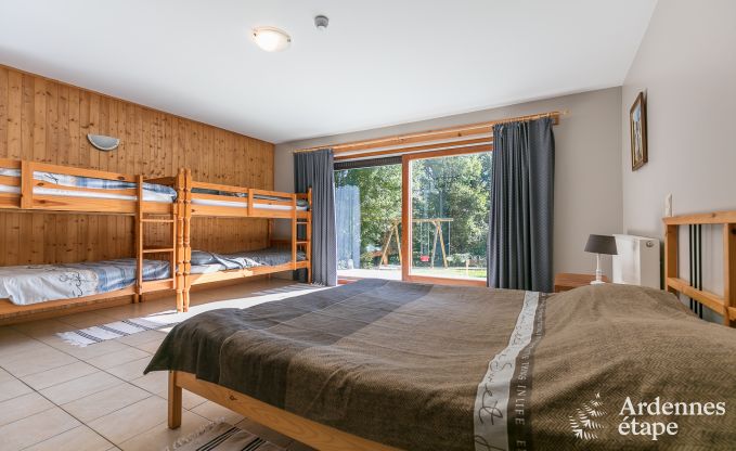 Ruime chalet voor groepen in Beauraing, Ardennen