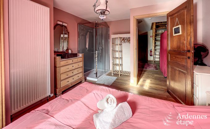 Mooie Vakantiewoning met zwembad, sauna en spelen in Beauraing voor 15 personen in de Ardennen