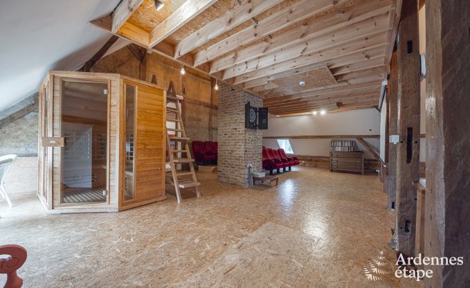 Mooie Vakantiewoning met zwembad, sauna en spelen in Beauraing voor 15 personen in de Ardennen