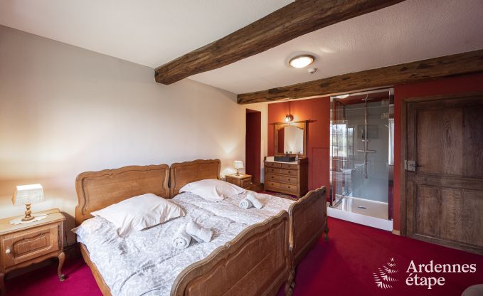 Mooie Vakantiewoning met zwembad, sauna en spelen in Beauraing voor 15 personen in de Ardennen