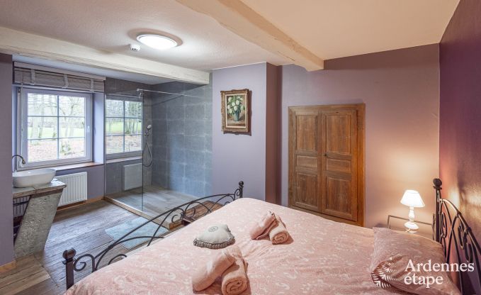 Mooie Vakantiewoning met zwembad, sauna en spelen in Beauraing voor 15 personen in de Ardennen