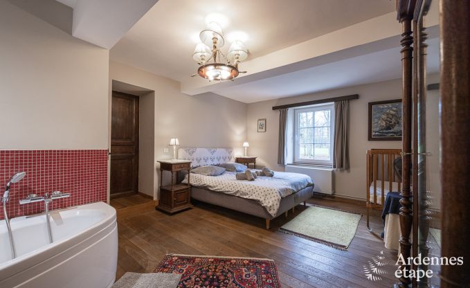 Mooie Vakantiewoning met zwembad, sauna en spelen in Beauraing voor 15 personen in de Ardennen