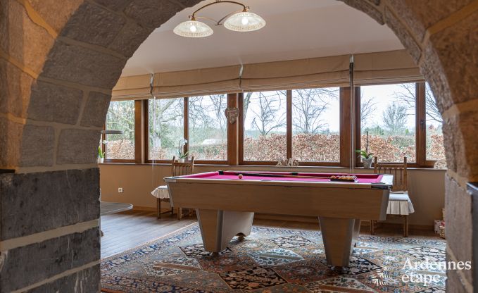 Mooie Vakantiewoning met zwembad, sauna en spelen in Beauraing voor 15 personen in de Ardennen