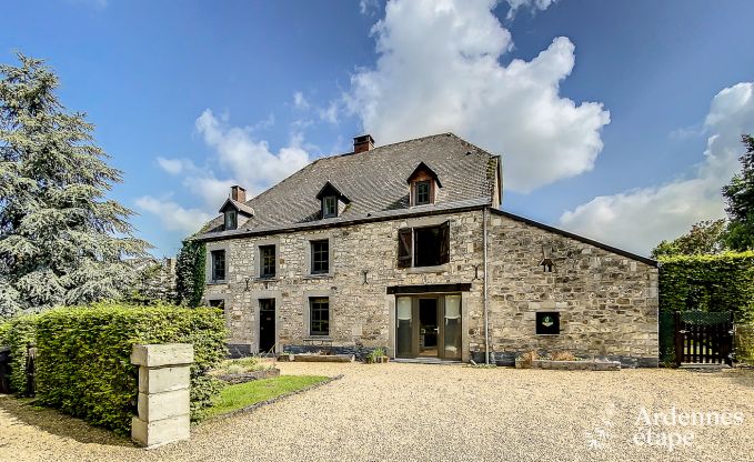 Mooie Vakantiewoning met zwembad, sauna en spelen in Beauraing voor 15 personen in de Ardennen