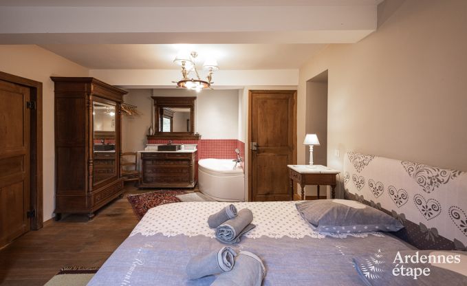 Mooie Vakantiewoning met zwembad, sauna en spelen in Beauraing voor 15 personen in de Ardennen