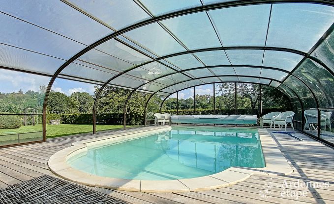 Mooie Vakantiewoning met zwembad, sauna en spelen in Beauraing voor 15 personen in de Ardennen