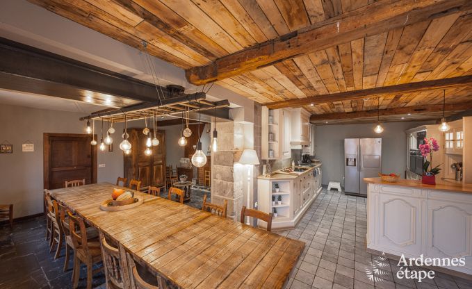 Mooie Vakantiewoning met zwembad, sauna en spelen in Beauraing voor 15 personen in de Ardennen