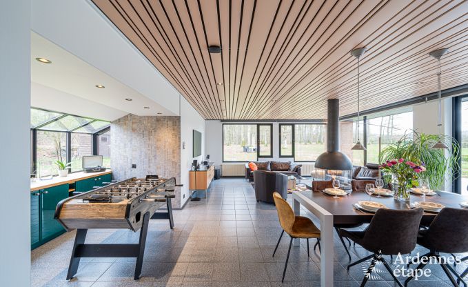 Charmante en ruime vakantiewoning met zwembad in Beauraing, Ardennen
