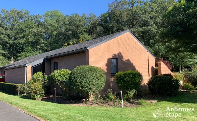 Charmante en ruime vakantiewoning met zwembad in Beauraing, Ardennen