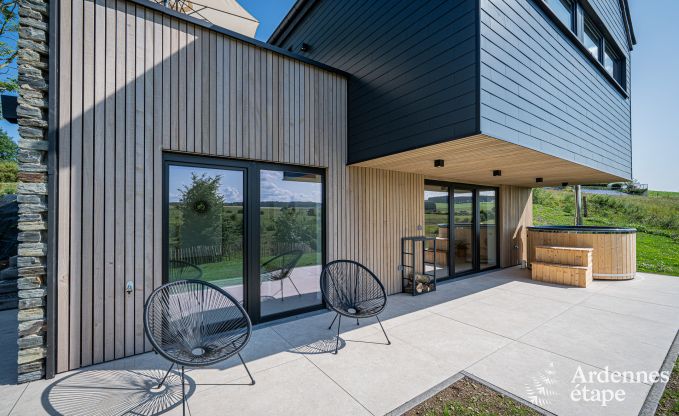 Vakantiehuis in Bertogne voor 6 personen met priv�tuin en hottub