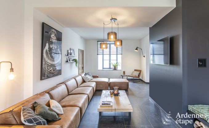 Prachtig kasteel in Bertrix: accommodatie voor 20 personen met binnenzwembad, jacuzzi en infraroodcabine