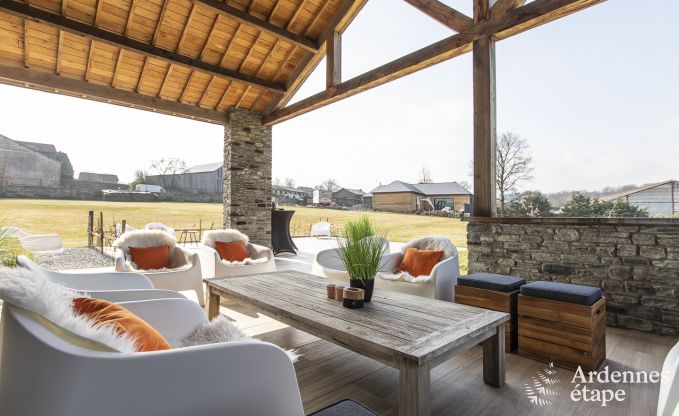 Prachtig kasteel in Bertrix: accommodatie voor 20 personen met binnenzwembad, jacuzzi en infraroodcabine