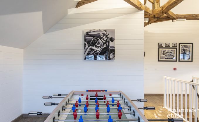 Prachtig kasteel in Bertrix: accommodatie voor 20 personen met binnenzwembad, jacuzzi en infraroodcabine