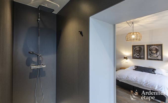 Prachtig kasteel in Bertrix: accommodatie voor 20 personen met binnenzwembad, jacuzzi en infraroodcabine