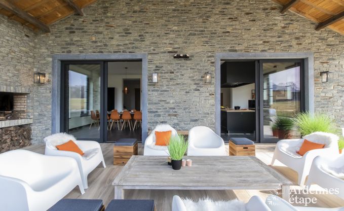 Prachtig kasteel in Bertrix: accommodatie voor 20 personen met binnenzwembad, jacuzzi en infraroodcabine