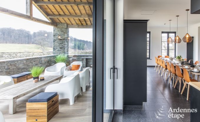 Prachtig kasteel in Bertrix: accommodatie voor 20 personen met binnenzwembad, jacuzzi en infraroodcabine