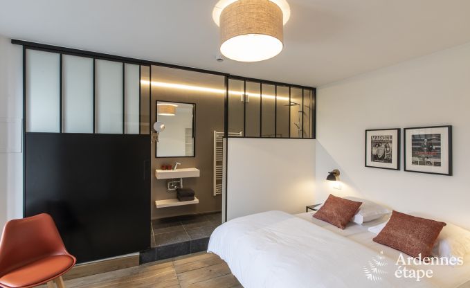 Prachtig kasteel in Bertrix: accommodatie voor 20 personen met binnenzwembad, jacuzzi en infraroodcabine