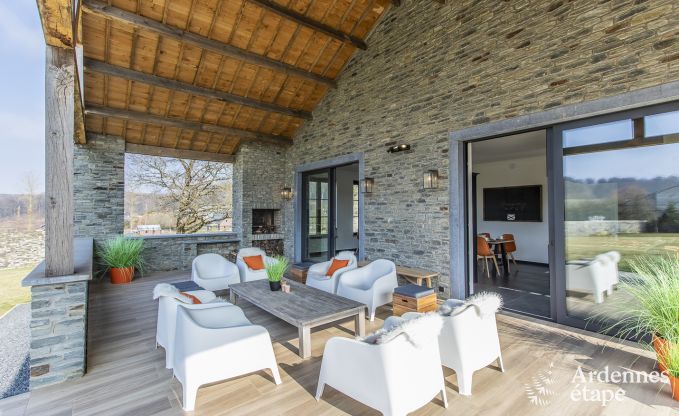 Prachtig kasteel in Bertrix: accommodatie voor 20 personen met binnenzwembad, jacuzzi en infraroodcabine