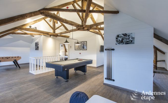 Prachtig kasteel in Bertrix: accommodatie voor 20 personen met binnenzwembad, jacuzzi en infraroodcabine