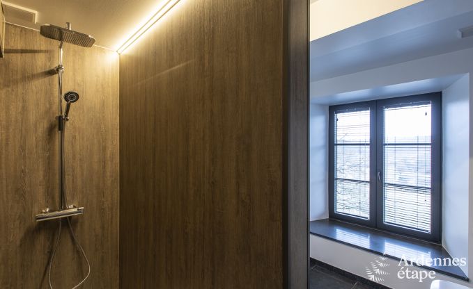 Prachtig kasteel in Bertrix: accommodatie voor 20 personen met binnenzwembad, jacuzzi en infraroodcabine