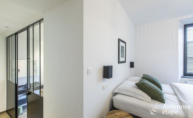 Prachtig kasteel in Bertrix: accommodatie voor 20 personen met binnenzwembad, jacuzzi en infraroodcabine