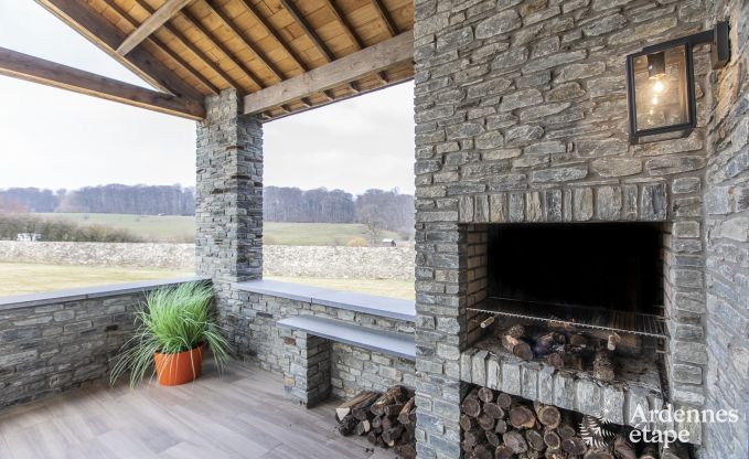 Prachtig kasteel in Bertrix: accommodatie voor 20 personen met binnenzwembad, jacuzzi en infraroodcabine