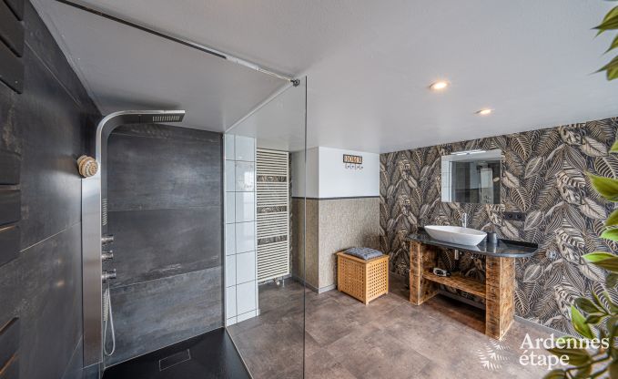 Comfortabel vakantiehuis met binnenzwembad in Bertrix, Ardennen