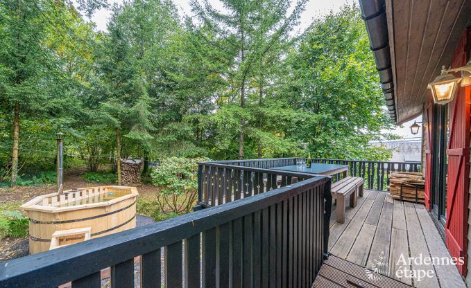 Authentieke chalet voor 8 personen in Bi�vre met 4 slaapkamers, houtkachel, hottub, priv�tuin en fietsenstalling