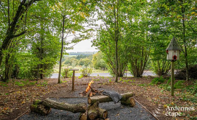 Authentieke chalet voor 8 personen in Bi�vre met 4 slaapkamers, houtkachel, hottub, priv�tuin en fietsenstalling