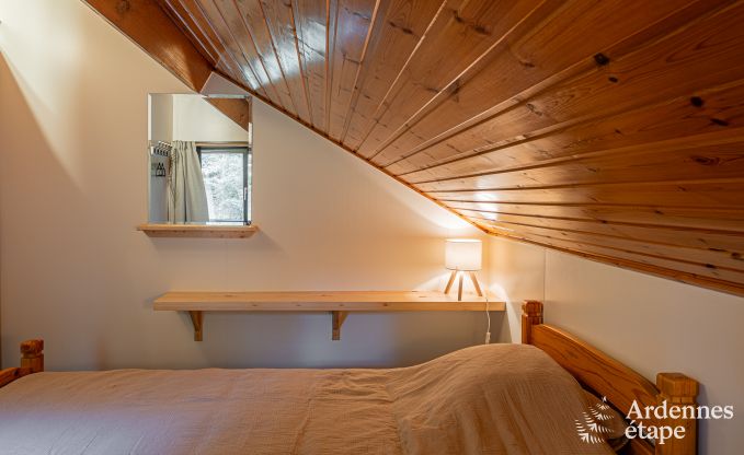 Authentieke chalet voor 8 personen in Bi�vre met 4 slaapkamers, houtkachel, hottub, priv�tuin en fietsenstalling