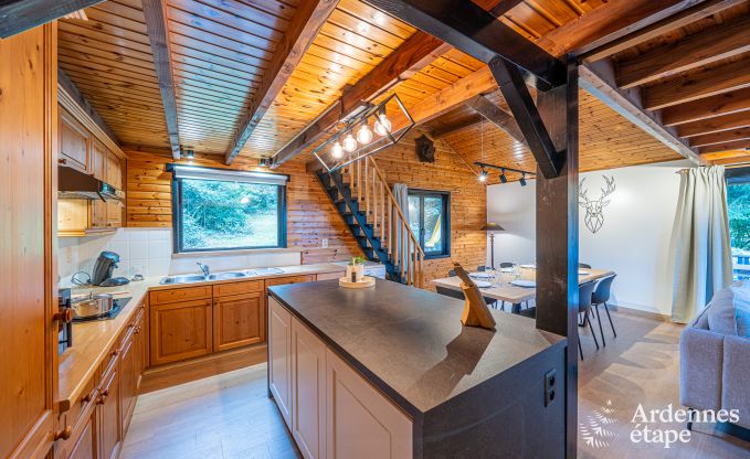 Authentieke chalet voor 8 personen in Bi�vre met 4 slaapkamers, houtkachel, hottub, priv�tuin en fietsenstalling