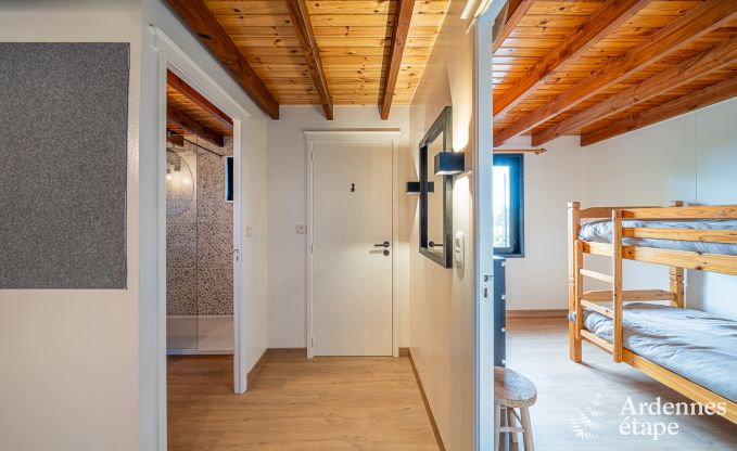 Authentieke chalet voor 8 personen in Bi�vre met 4 slaapkamers, houtkachel, hottub, priv�tuin en fietsenstalling