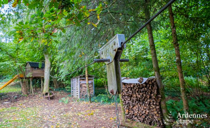 Authentieke chalet voor 8 personen in Bi�vre met 4 slaapkamers, houtkachel, hottub, priv�tuin en fietsenstalling