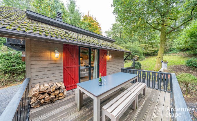 Authentieke chalet voor 8 personen in Bi�vre met 4 slaapkamers, houtkachel, hottub, priv�tuin en fietsenstalling