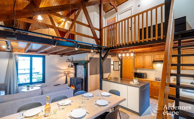 Authentieke chalet voor 8 personen in Bi�vre met 4 slaapkamers, houtkachel, hottub, priv�tuin en fietsenstalling