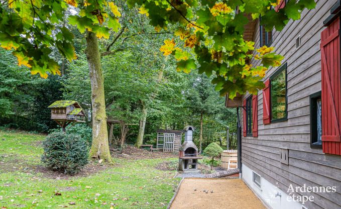 Authentieke chalet voor 8 personen in Bi�vre met 4 slaapkamers, houtkachel, hottub, priv�tuin en fietsenstalling