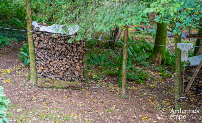 Authentieke chalet voor 8 personen in Bi�vre met 4 slaapkamers, houtkachel, hottub, priv�tuin en fietsenstalling