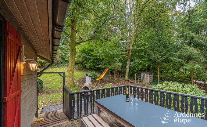 Authentieke chalet voor 8 personen in Bi�vre met 4 slaapkamers, houtkachel, hottub, priv�tuin en fietsenstalling