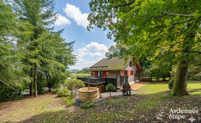 Authentieke chalet voor 8 personen in Bi�vre met 4 slaapkamers, houtkachel, hottub, priv�tuin en fietsenstalling