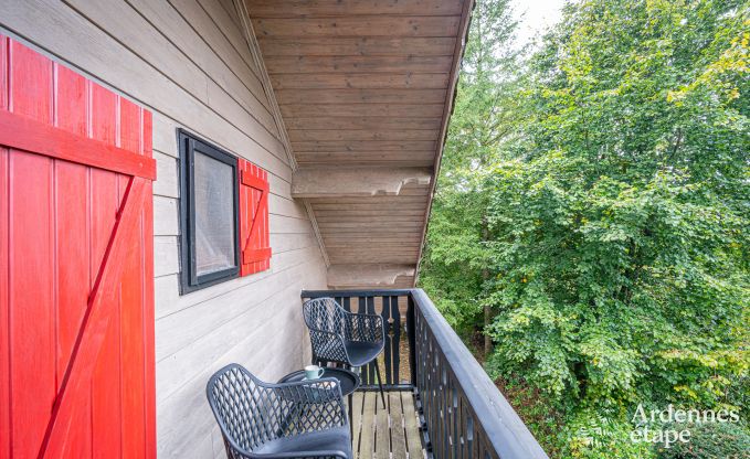 Authentieke chalet voor 8 personen in Bi�vre met 4 slaapkamers, houtkachel, hottub, priv�tuin en fietsenstalling