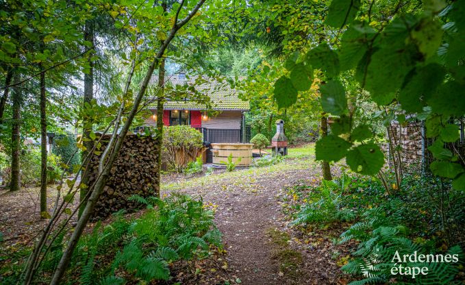 Authentieke chalet voor 8 personen in Bi�vre met 4 slaapkamers, houtkachel, hottub, priv�tuin en fietsenstalling