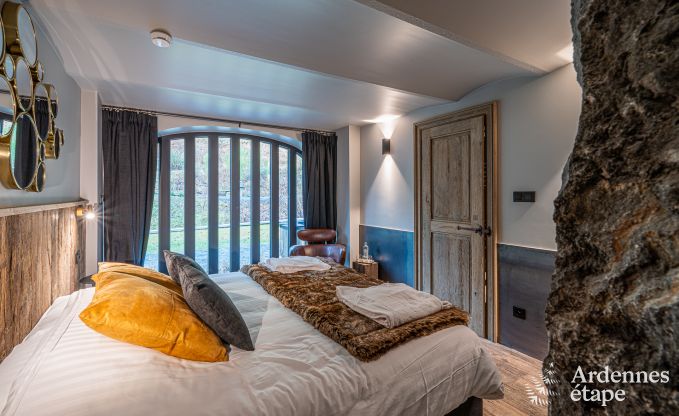 Luxe villa in Bi�vre voor 16 personen in de Ardennen